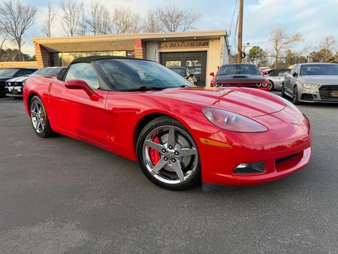 Used 2006 Chevrolet Corvette Convertible w/ Preferred Equipment Group image 2