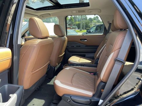 New 2026 Nissan Pathfinder Platinum FWD image 8