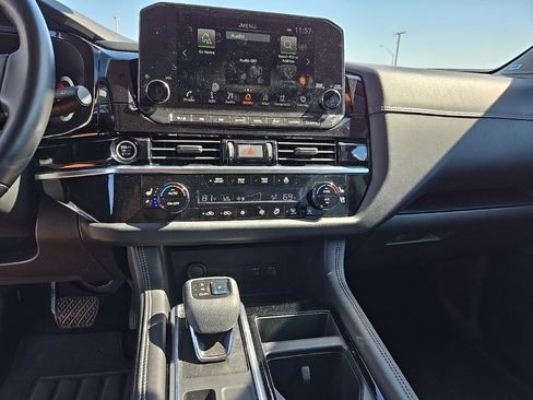 Used 2022 Nissan Pathfinder Platinum image 26