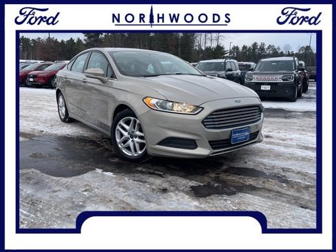 Used 2015 Ford Fusion SE image 1