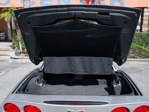 Used 2006 Chevrolet Corvette Coupe w/ Preferred Equipment Group image 8