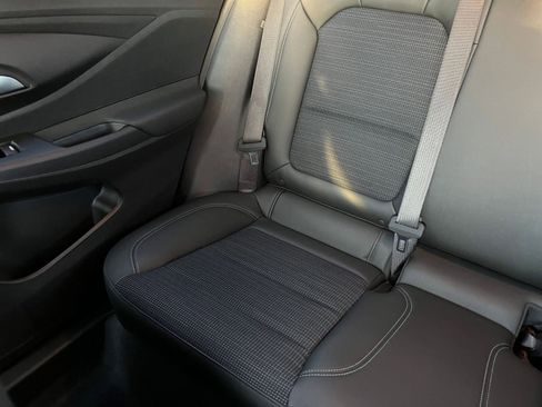 Used 2025 Buick Envista Preferred image 39