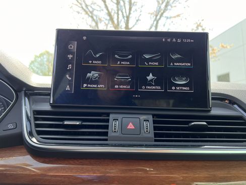 Used 2023 Audi Q5 2.0T Premium w/ Convenience Package image 24