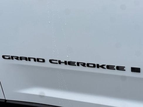 New 2026 Jeep Grand Cherokee Altitude image 7