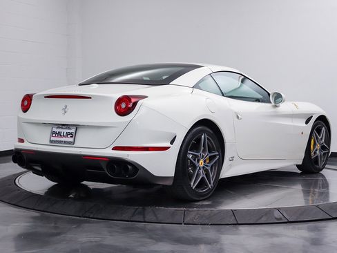 Used 2017 Ferrari California T RWD image 6