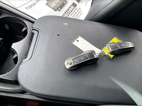 Used 2024 Porsche Panamera image 12