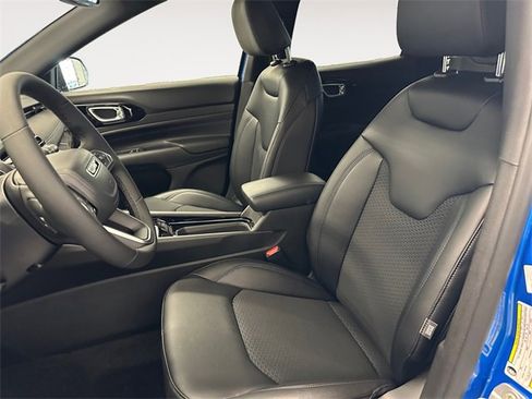 New 2026 Jeep Compass Latitude image 9