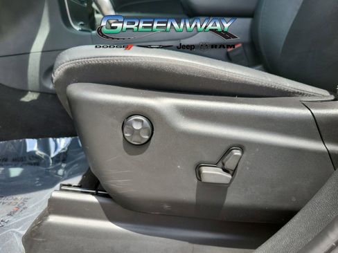 Used 2022 Jeep Grand Cherokee Laredo X RWD image 16