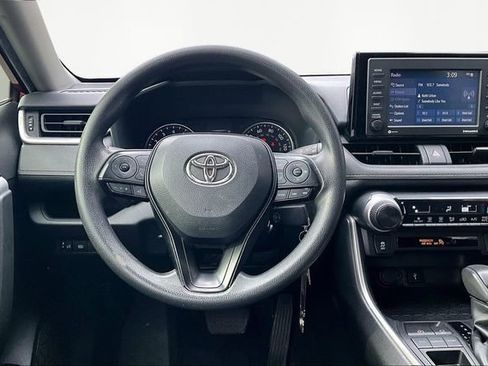 Used 2021 Toyota RAV4 LE image 8