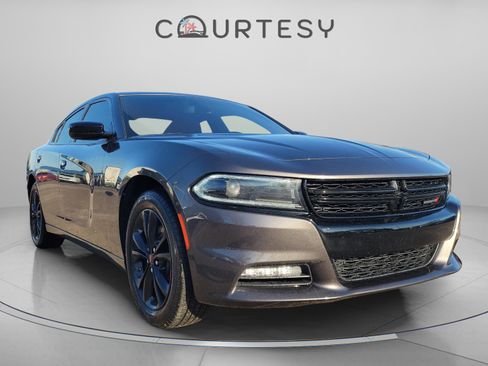 Used 2022 Dodge Charger SXT w/ Blacktop Package image 3