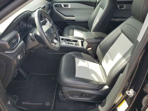 Used 2022 Ford Explorer XLT w/ Equipment Group 202A RWD image 5