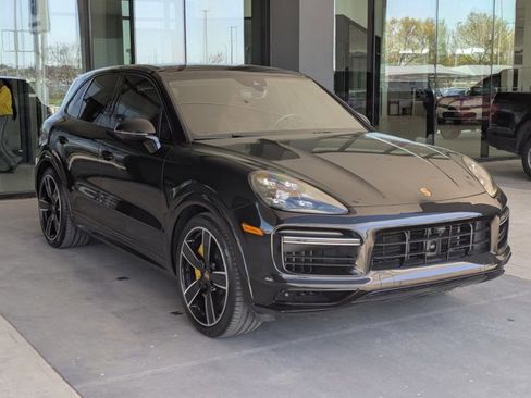 Used 2020 Porsche Cayenne Turbo S image 3