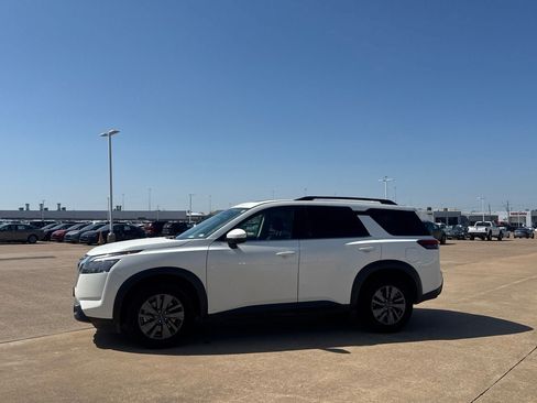 Used 2025 Nissan Pathfinder SV w/ SV Premium Package AWD/4WD image 13