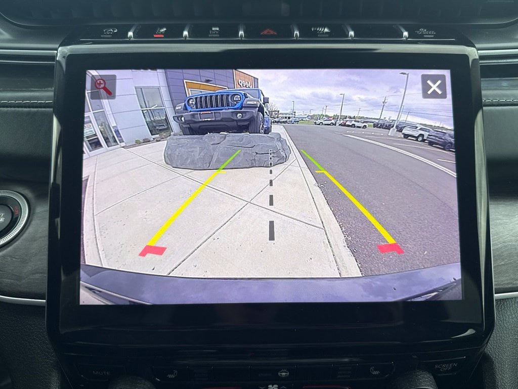 Used 2023 Jeep Grand Cherokee L Limited AWD/4WD image 51