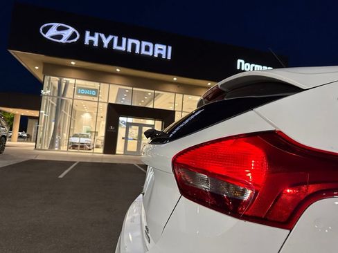 Used 2016 Ford Focus SE FWD image 6