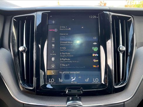 Used 2018 Volvo XC60 T5 R-Design w/ Convenience Package image 31