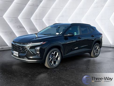 New 2026 Chevrolet Trax LT w/ Driver Confidence Package FWD image 1