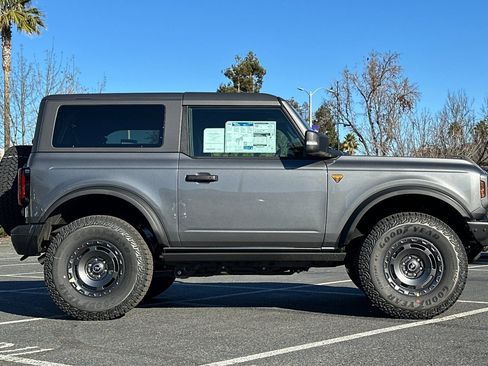 New 2025 Ford Bronco Badlands image 4