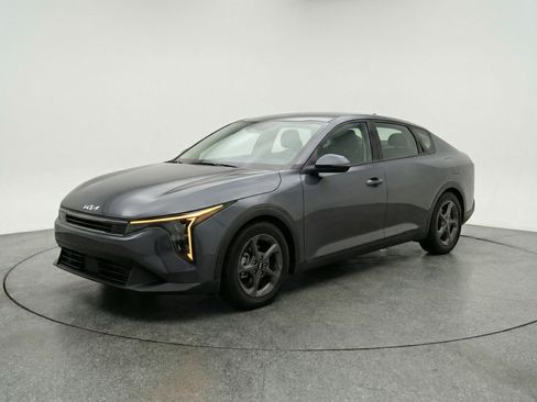 Used 2025 Kia K4 FWD image 3