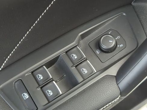 Certified 2023 Volkswagen Tiguan SE image 18