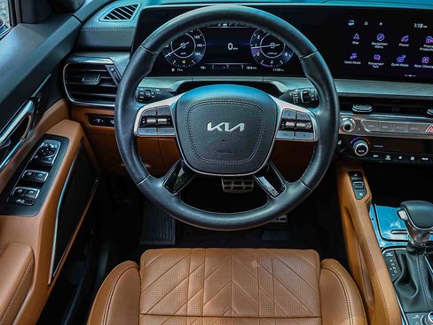 Used 2025 Kia Telluride SX X-Line AWD/4WD image 17