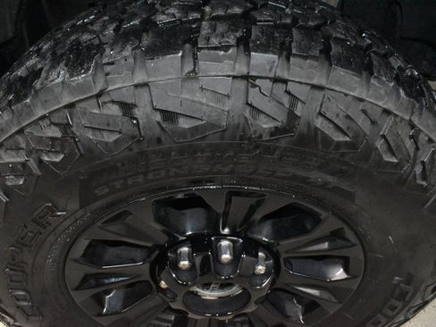 Used 2022 Ford F250 Lariat w/ Tremor Off-Road Package image 9