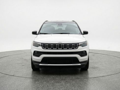 Used 2025 Jeep Compass Limited image 2