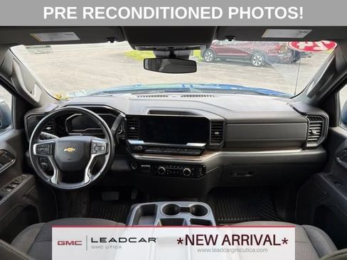 Used 2024 Chevrolet Silverado 1500 LT w/ Z71 Off-Road Package AWD/4WD image 15