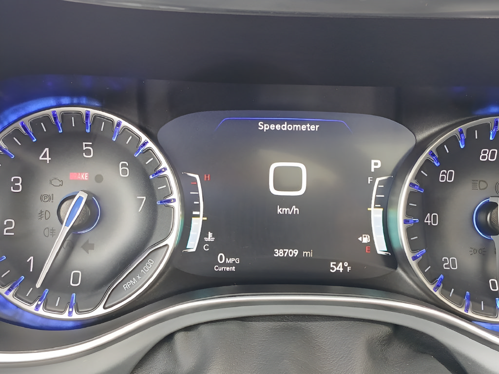 Used 2026 Chrysler Pacifica Limited FWD image 27