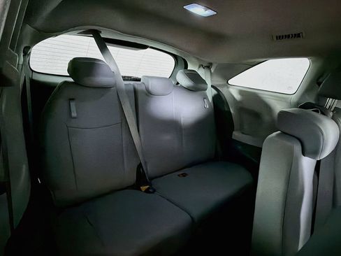 Used 2023 Toyota Sienna XLE FWD image 27