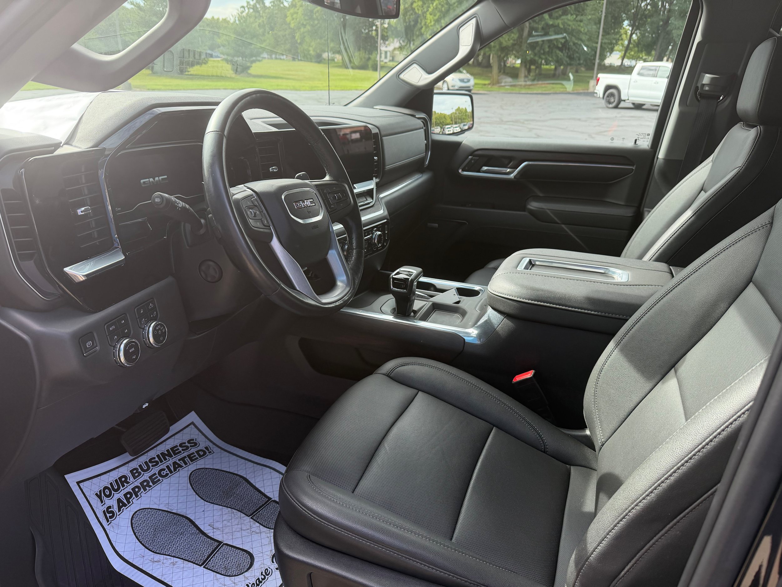 Used 2022 GMC Sierra 1500 SLT w/ SLT Premium Plus Package AWD/4WD image 19
