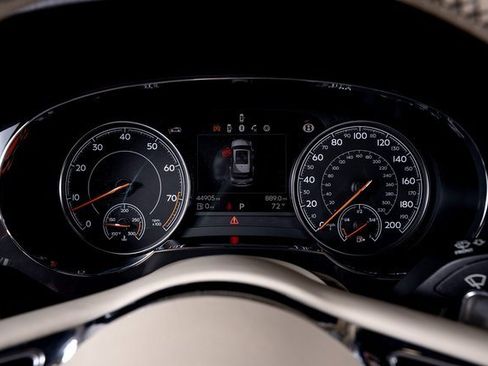 Used 2019 Bentley Bentayga image 37