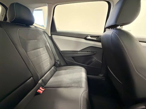Used 2023 Volkswagen Taos SE w/ Panoramic Sunroof Package FWD image 33