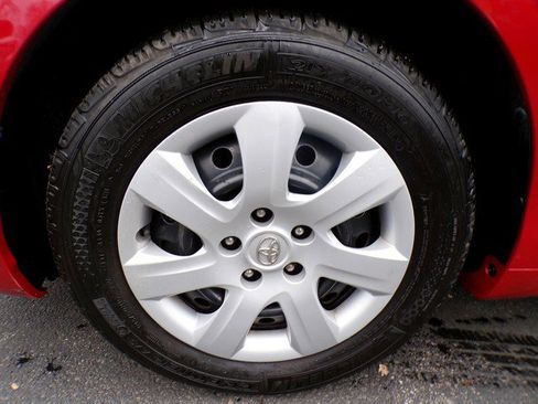 Used 2011 Toyota Camry LE image 22