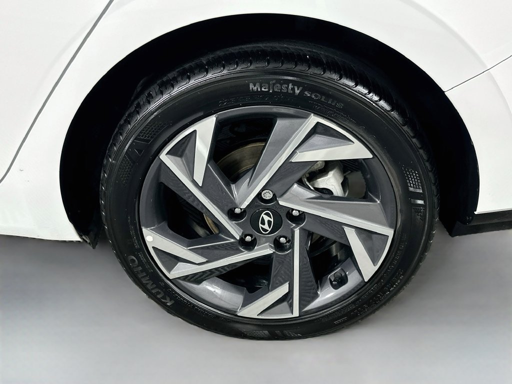 Used 2025 Hyundai Elantra Sport FWD image 28