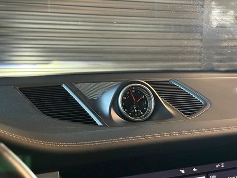 Used 2021 Porsche Macan AWD/4WD image 26