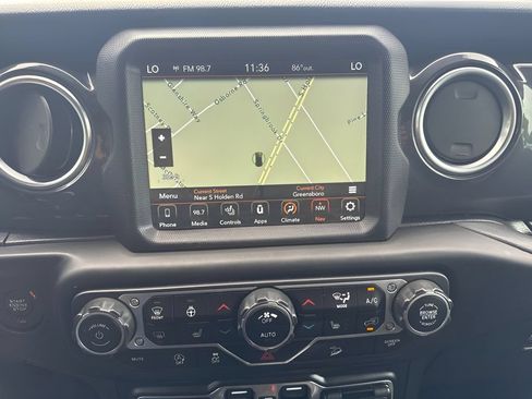 Used 2020 Jeep Wrangler Unlimited Sahara AWD/4WD image 10