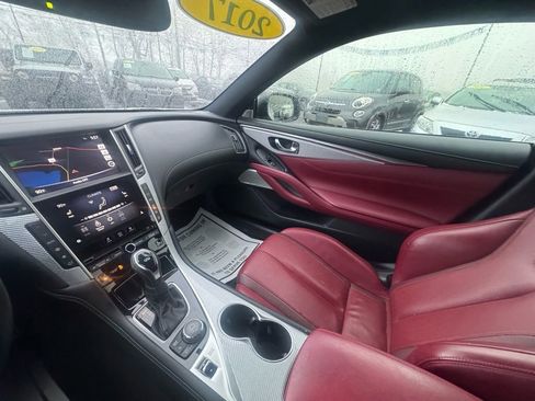 Used 2017 INFINITI Q60 Red Sport 400 image 30