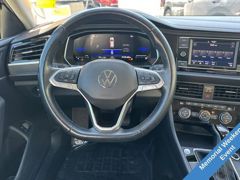 Used 2024 Volkswagen Jetta SE FWD image 18