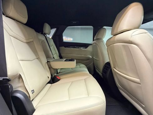 Used 2019 Cadillac XT5 FWD image 32