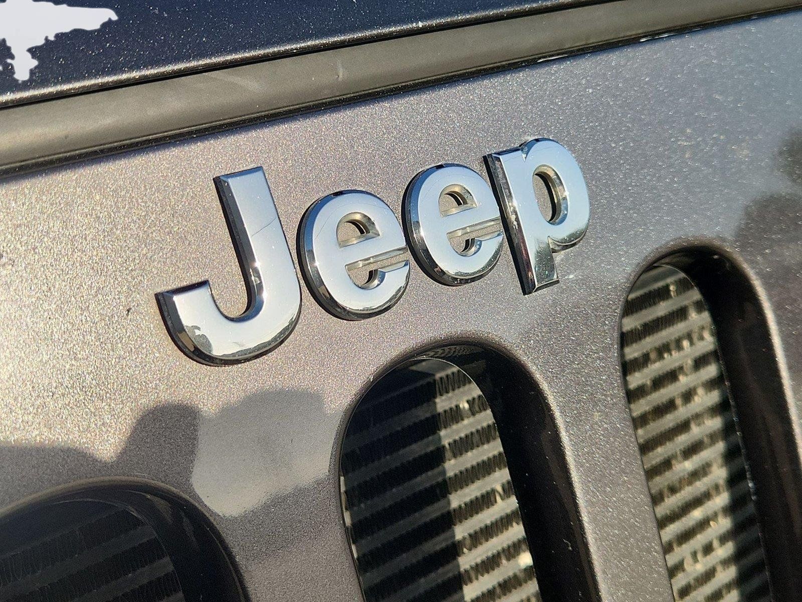 Used 2017 Jeep Wrangler Unlimited Rubicon w/ Connectivity Group AWD/4WD image 27