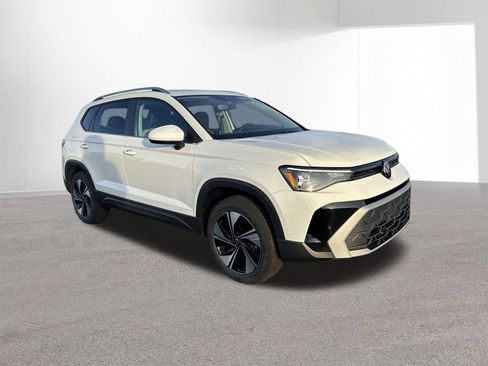 New 2026 Volkswagen Taos SE AWD/4WD image 2