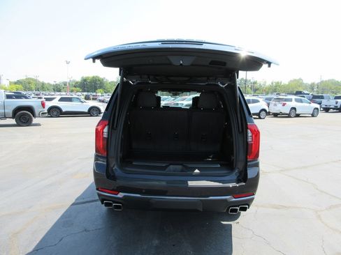 Certified 2025 GMC Yukon Denali Ultimate w/ LPO, Floor Liner Package AWD/4WD image 8