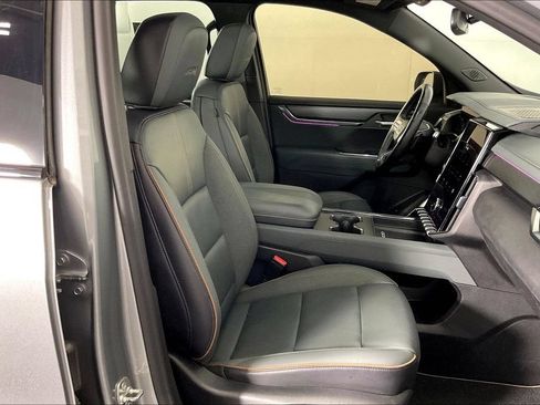 Used 2024 GMC Acadia AT4 w/ Luxury Package AWD/4WD image 10