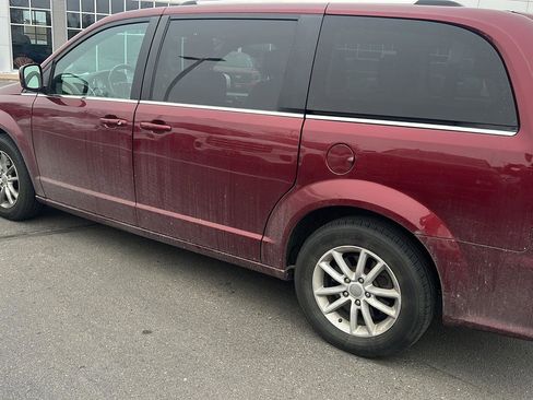 Used 2019 Dodge Grand Caravan SXT image 9