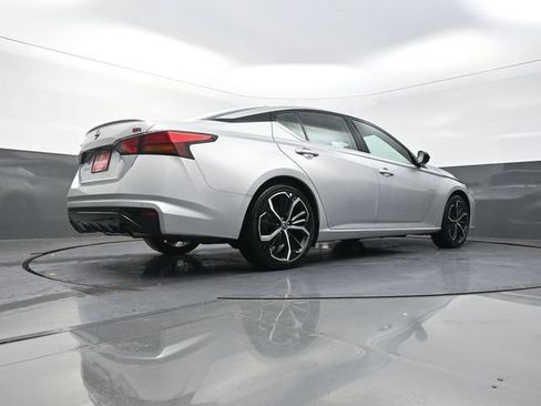 Used 2024 Nissan Altima 2.5 SR FWD image 37