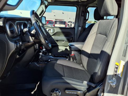 Used 2022 Jeep Wrangler Sport image 16