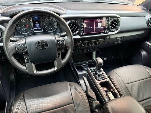 Used 2020 Toyota Tacoma TRD Sport w/ Technology Package image 20