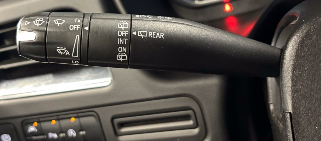 Used 2023 GMC Yukon SLT AWD/4WD image 16