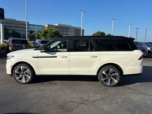 New 2027 Lincoln Navigator L Black Label w/ Black Label Special Edition AWD/4WD image 4